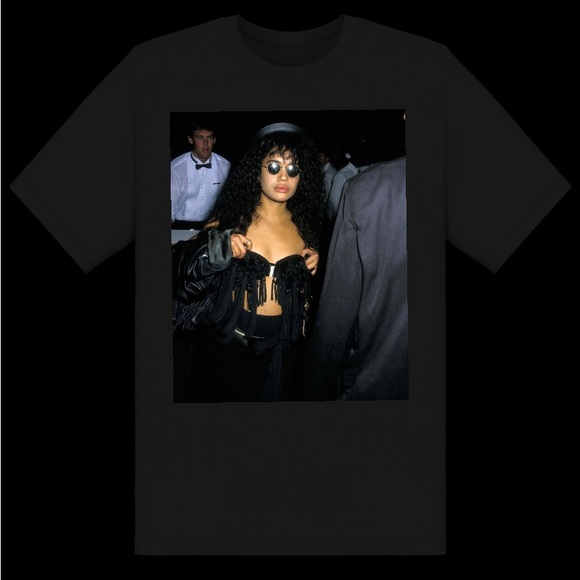 Tops - Lisa Bonnet graphic tee. 🖤🖤